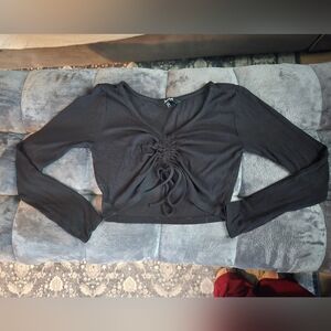 ⭐️Black Ruched Long Sleeve Crop Top⭐️